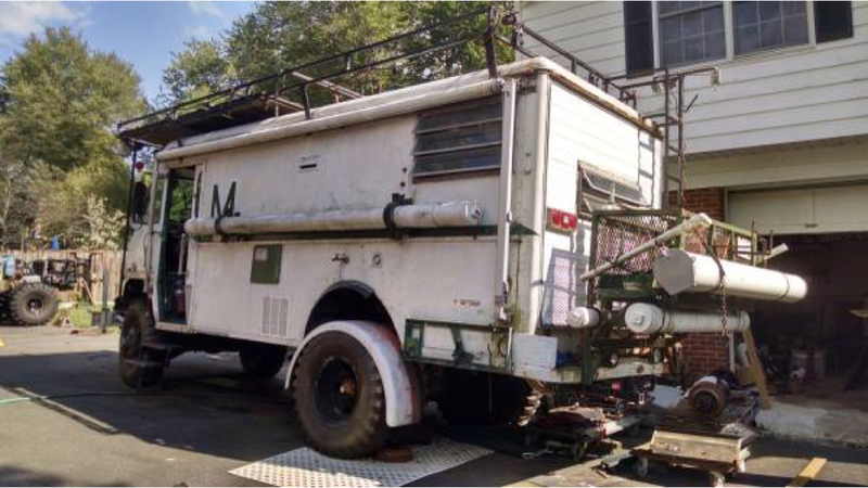 Illustration for article titled This Ultimate Zero-Fs-Given Off-Road RV Is Cheaper Than A Good Golf Cart